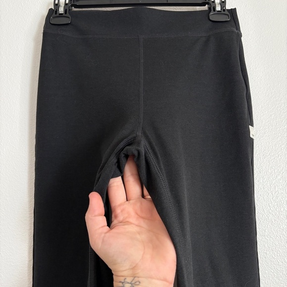 Vuori Granite High Waist Flare in Black Heather Size Small Split Hem Style - Picture 9 of 15